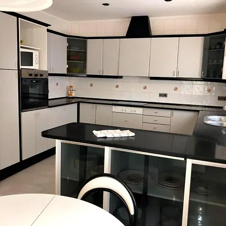 With 3 Bedrooms In With Wonderful Mountain View Private Pool Enclosed Garden 6 Km From The Beach خيرونا