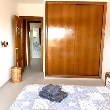 With 3 Bedrooms In With Wonderful Mountain View Private Pool Enclosed Garden 6 Km From The Beach خيرونا