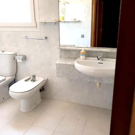 With 3 Bedrooms In With Wonderful Mountain View Private Pool Enclosed Garden 6 Km From The Beach فيلة خيرونا